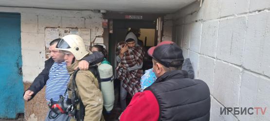 В Павлодаре 18 человек эвакуировали при пожаре в многоэтажке